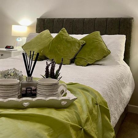 Cosy Bungalow Near Open Countryside 费利克斯托 外观 照片
