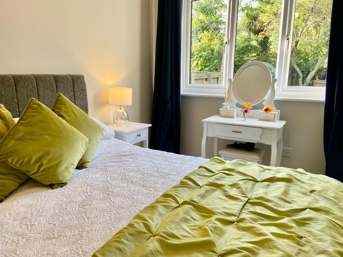 Cosy Bungalow Near Open Countryside 费利克斯托 外观 照片